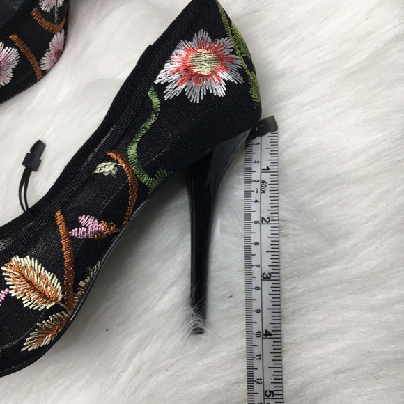 Zara black floral embroidered heels sz 6.5 nwt - Picture 5 of 8